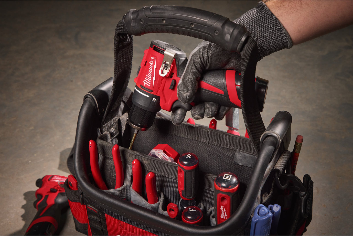Taladro percutor subcompacto Milwaukee M12BLPDRC-0