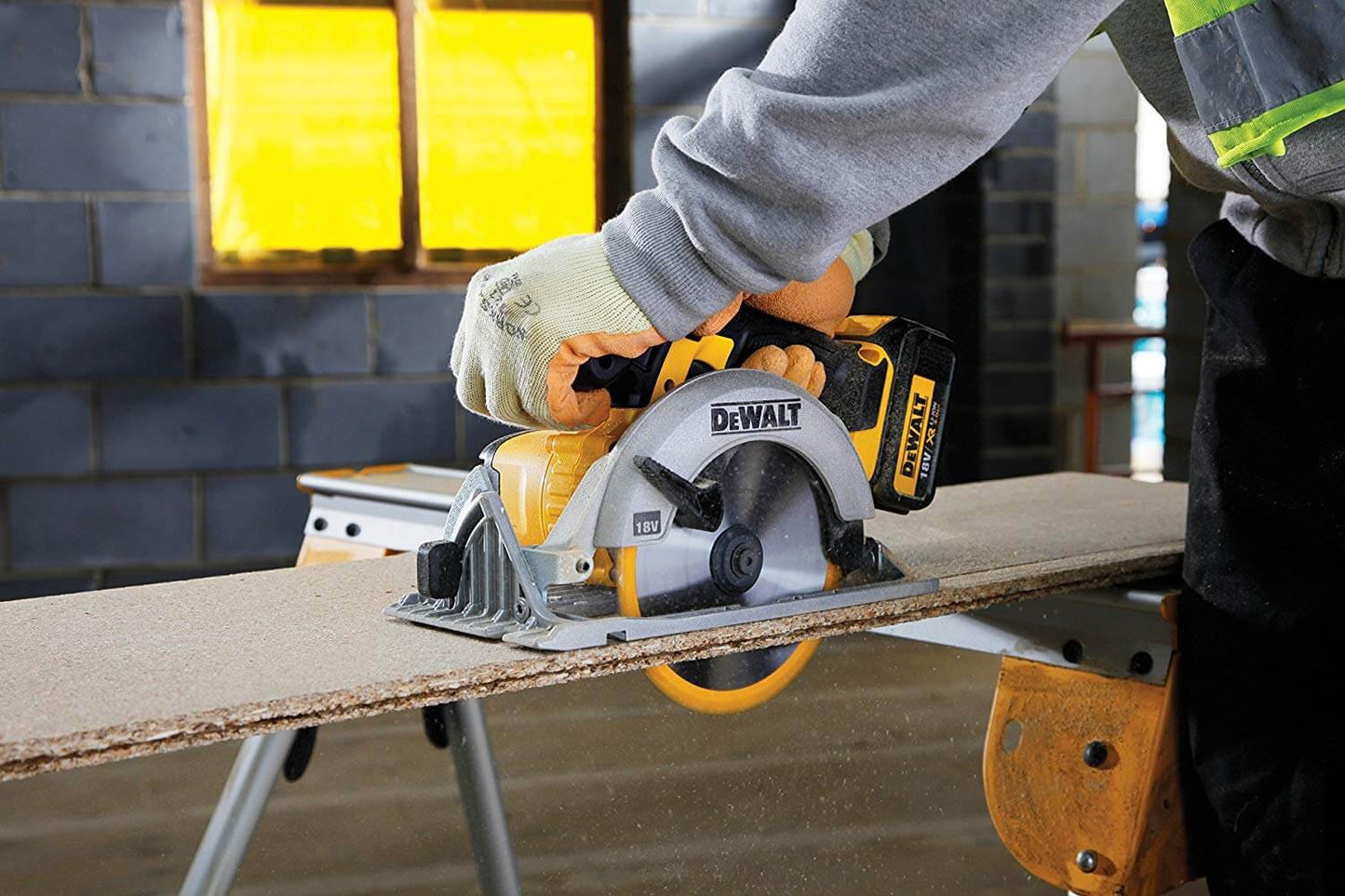 Dewalt XR 18V ​​circular saw with case DCS391NT