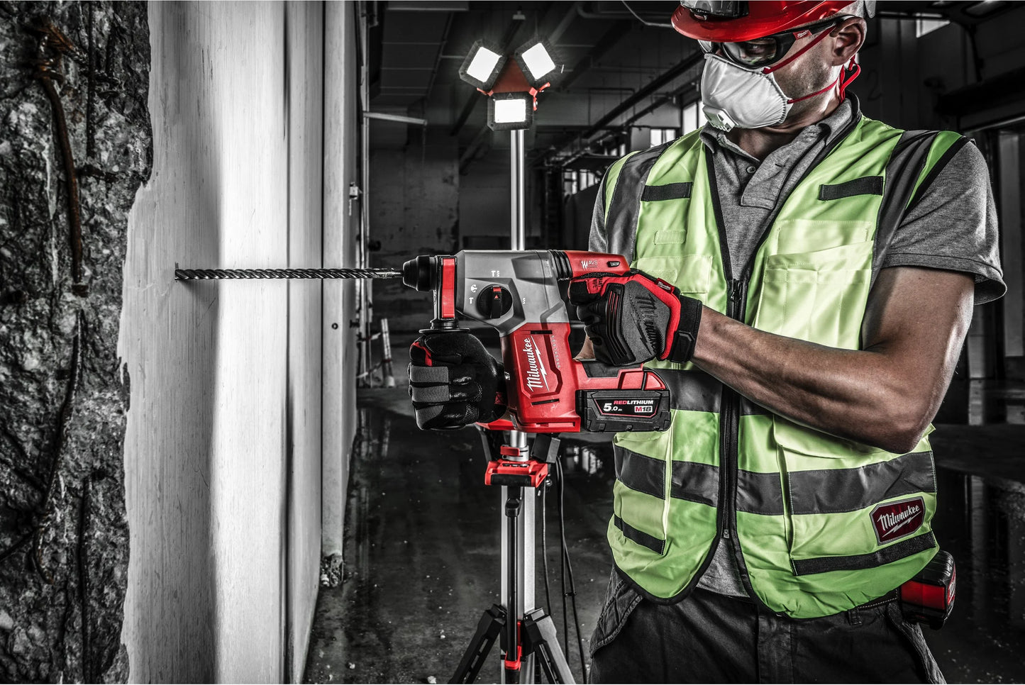 SDS-PLUS 2.3J M18 25mm Combination Hammer + 2bat 5Ah + Charger + Case Milwaukee M18 BLH-502X