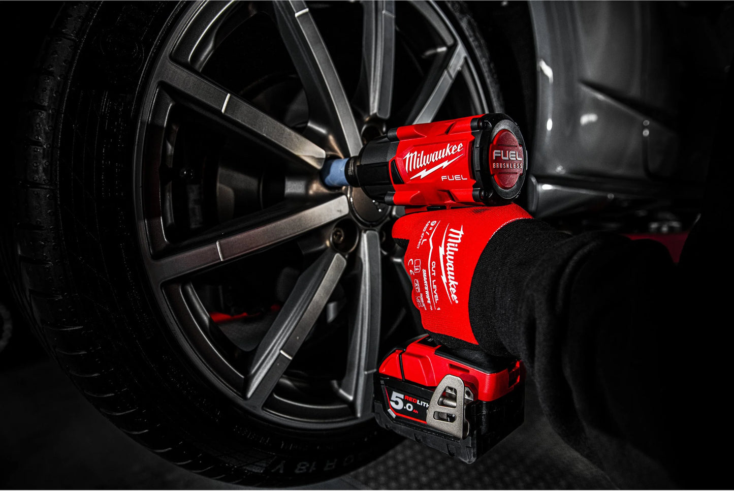 M18 FUEL 1/2" Medium Torque Impact Wrench With Milwaukee M18 Friction Ring FMTIW2F12-502X