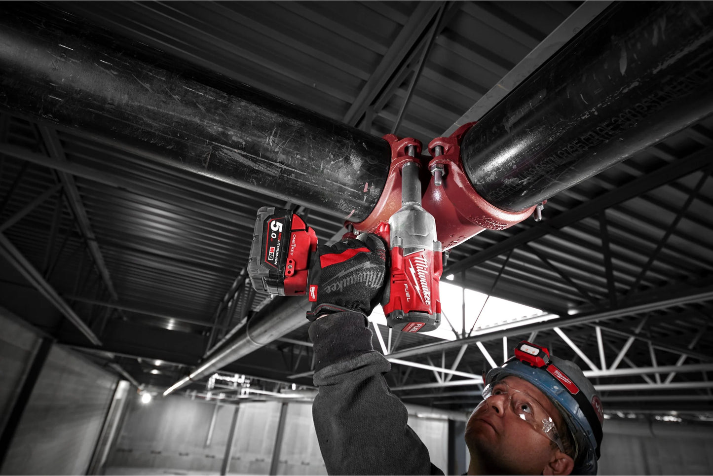 Llave de impacto M18 FUEL ONE-KEY 1/2" + 2 bat 5Ah + Cargador + Maletín Milwaukee M18 ONEFHIWF12-502X