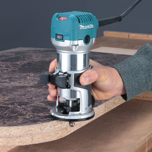 Router 710W Makita RT0700C